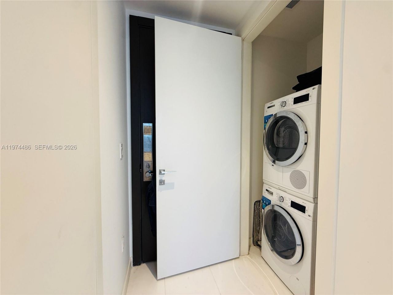 300 Biscayne Blvd Way , Unit 3908, Miami, FL 33131 Photo