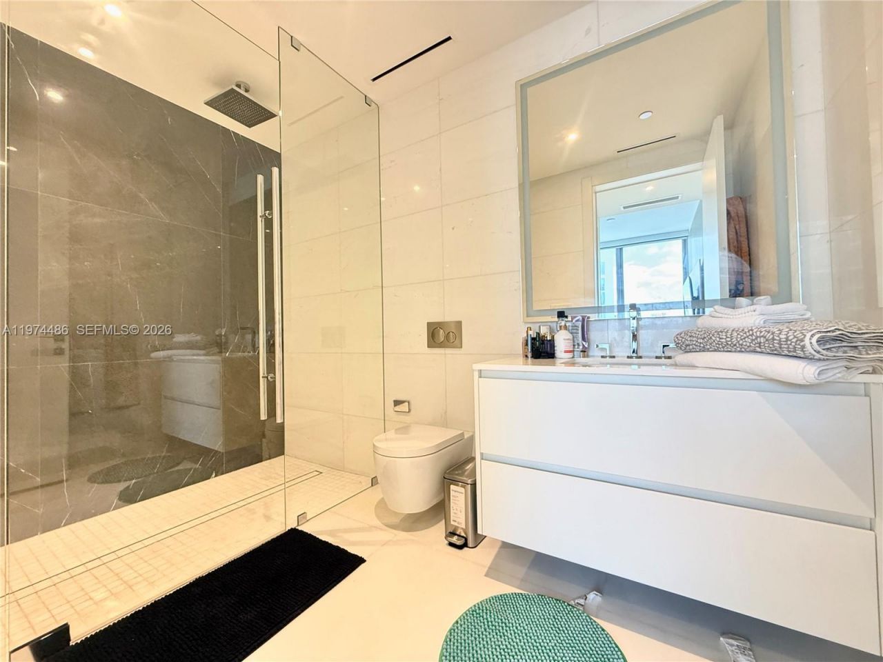 300 Biscayne Blvd Way , Unit 3908, Miami, FL 33131 Photo