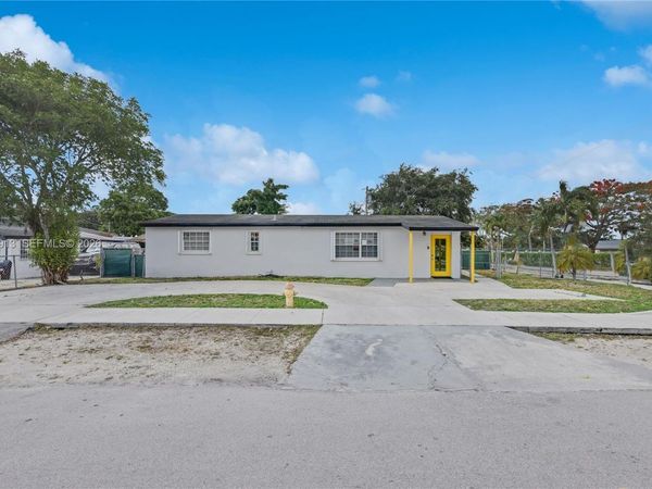 2570 NW 152nd Ter , Miami Gardens, FL 33054