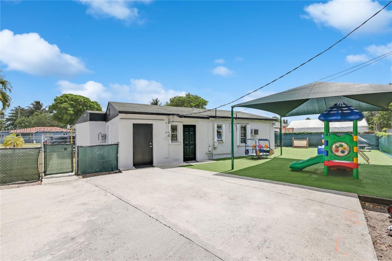 2570 NW 152nd Ter , Miami Gardens, FL 33054 Photo