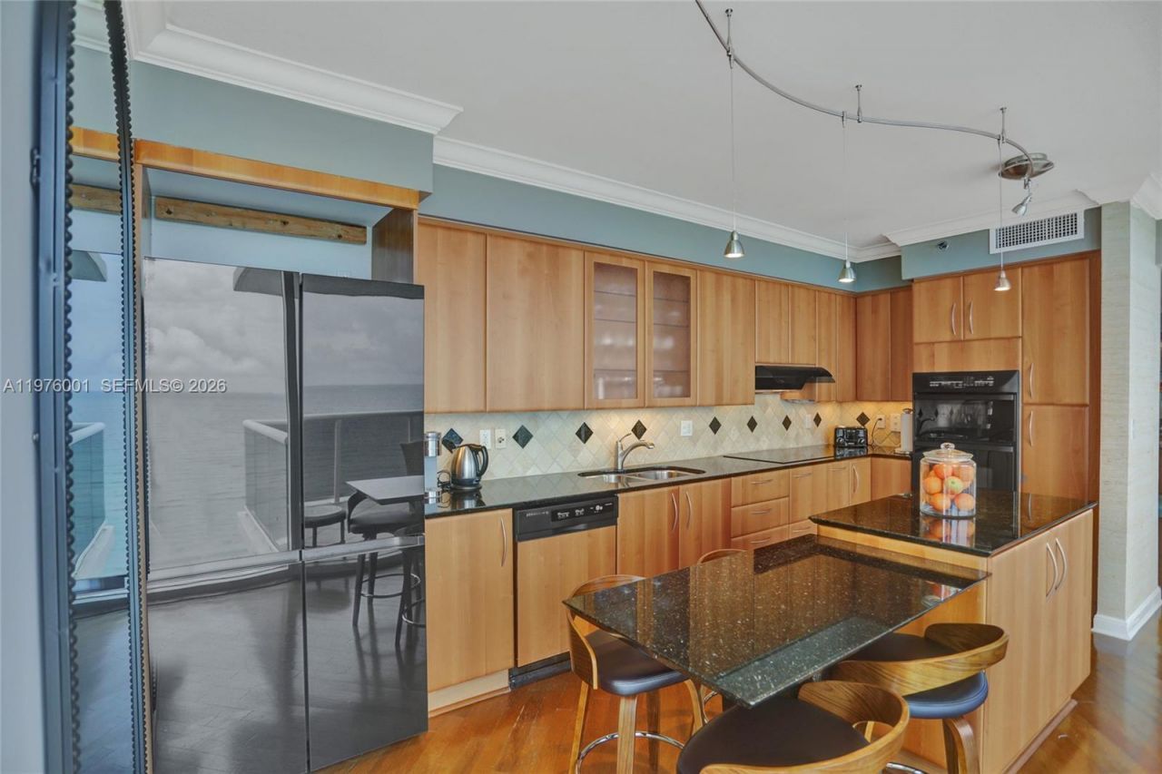 19111 Collins Ave , Unit 908, Sunny Isles Beach, FL 33160 Photo