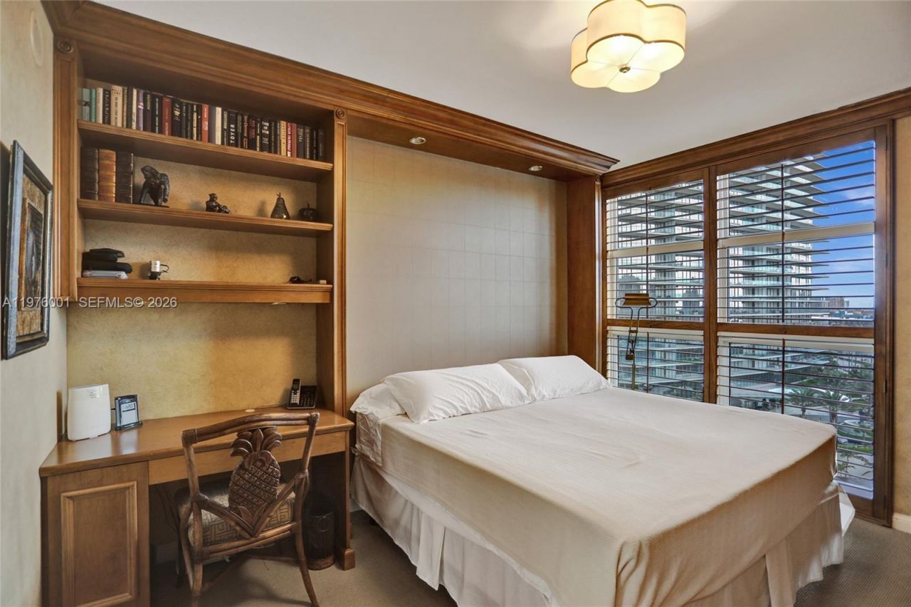 19111 Collins Ave , Unit 908, Sunny Isles Beach, FL 33160 Photo