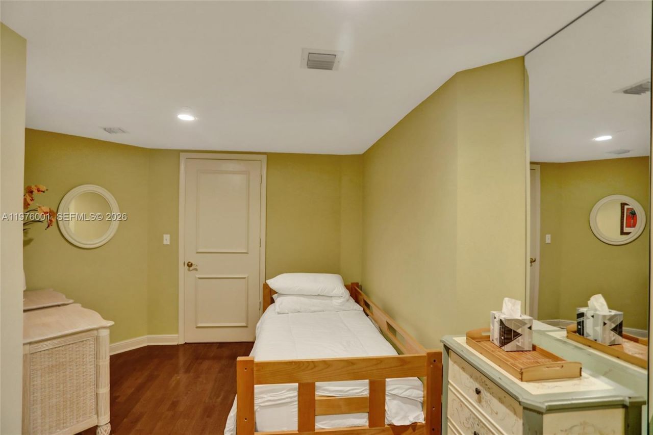 19111 Collins Ave , Unit 908, Sunny Isles Beach, FL 33160 Photo