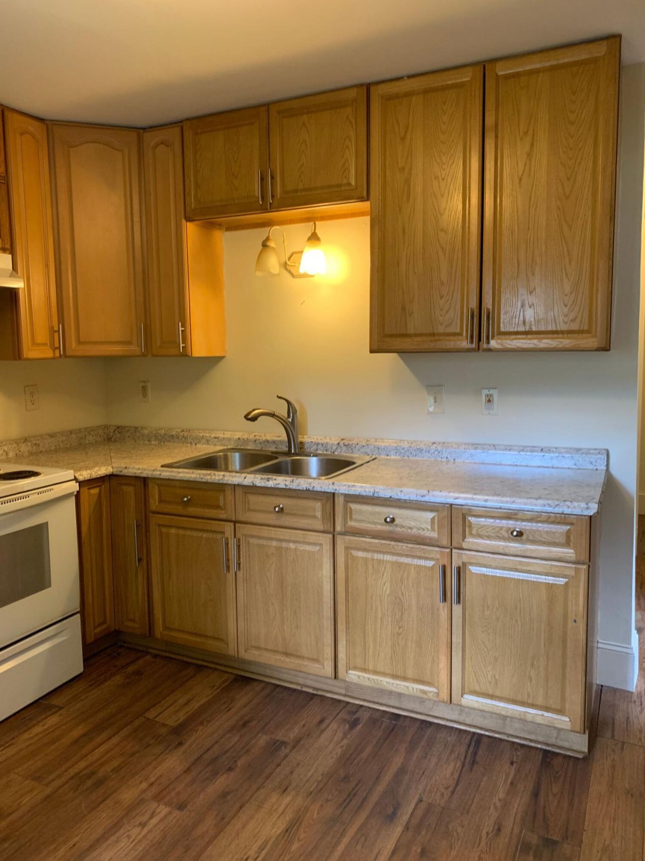 711 Locust Street Photo 8