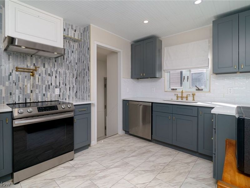 4041 W 229th Street, Fairview Park, OH 44126 Photo 8