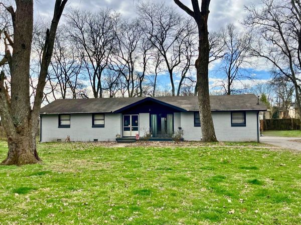 130 Colonial Dr, Hendersonville, TN 37075