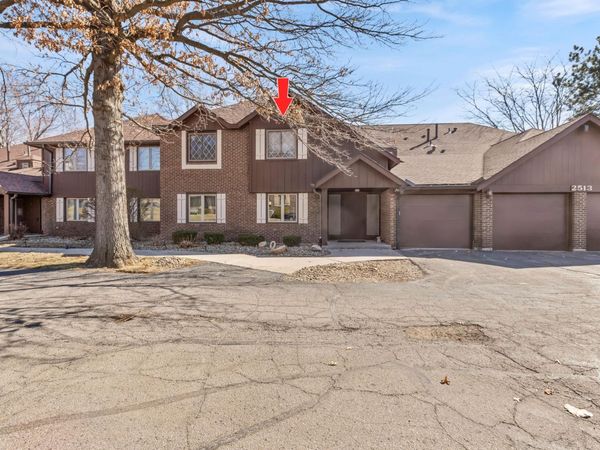 2513 E Lakeshore Drive, Unit 7, Crown Point, IN 46307