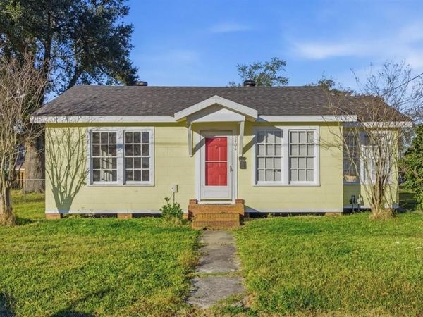 2506 Demarest Street , Lake Charles, LA 70601