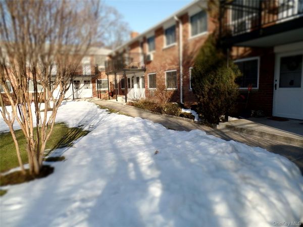 1233 Melville Rd, Unit 24, Farmingdale, NY 11735