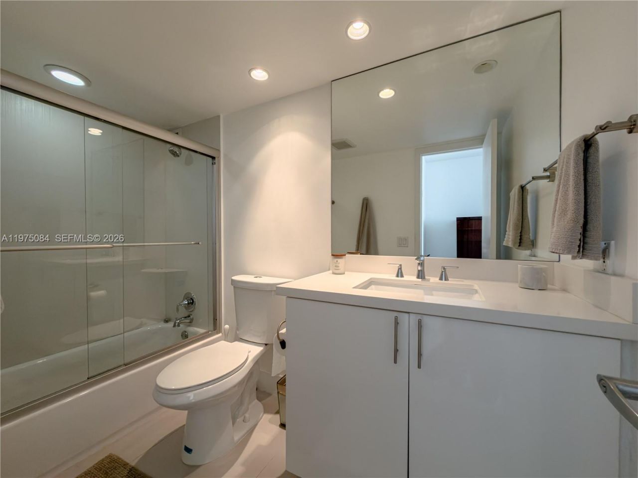 2750 NE 183rd St , Unit 2108, Aventura, FL 33160 Photo