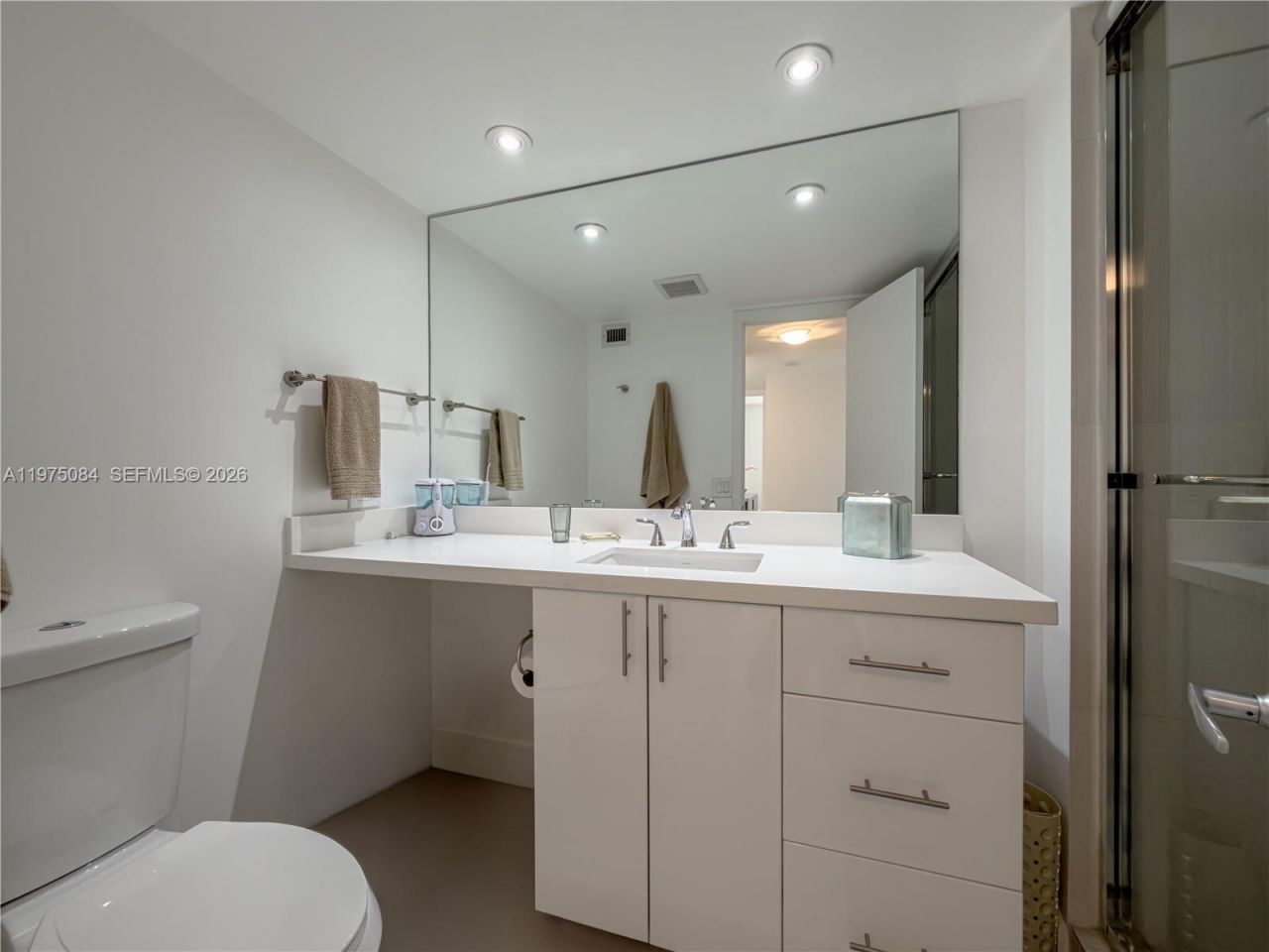 2750 NE 183rd St , Unit 2108, Aventura, FL 33160 Photo