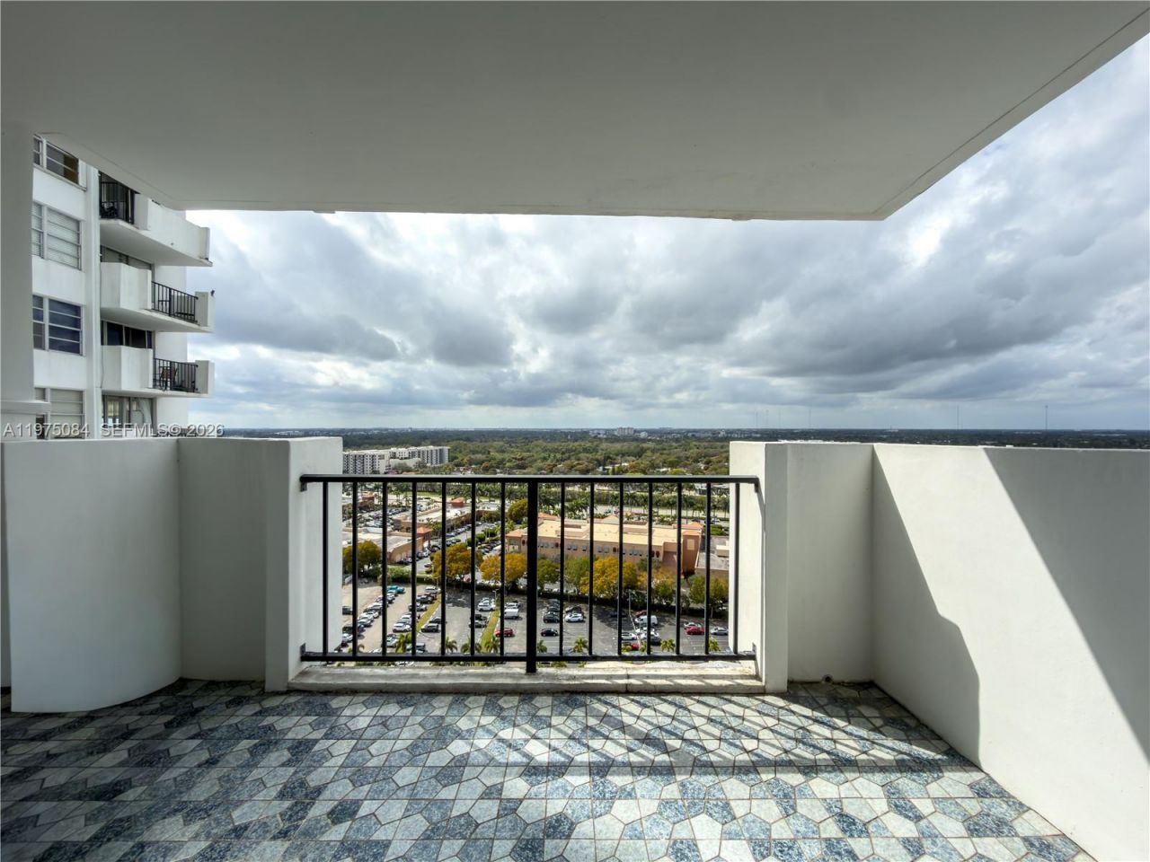 2750 NE 183rd St , Unit 2108, Aventura, FL 33160 Photo