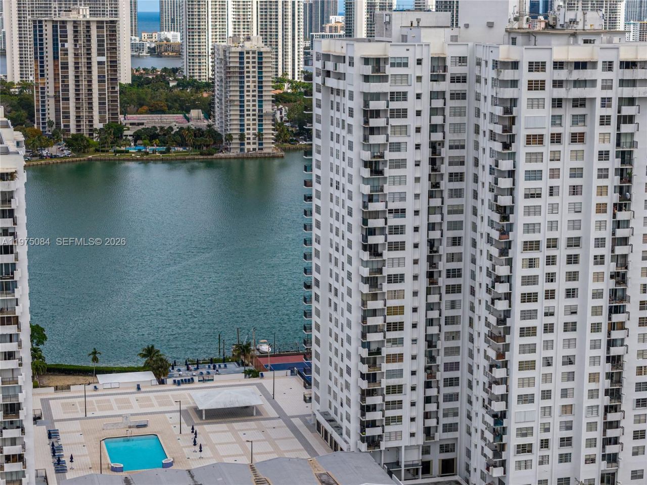 2750 NE 183rd St , Unit 2108, Aventura, FL 33160 Photo