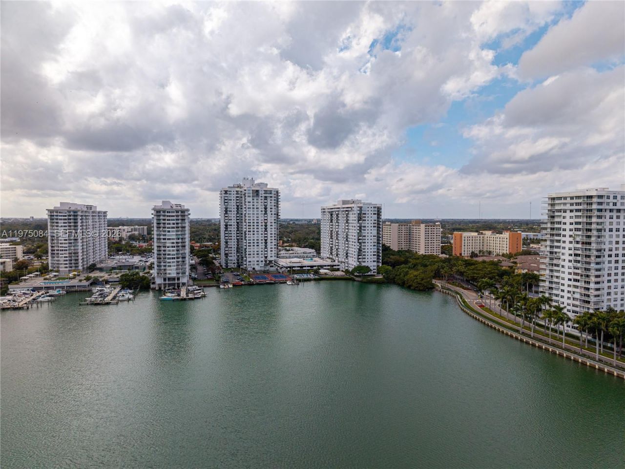 2750 NE 183rd St , Unit 2108, Aventura, FL 33160 Photo