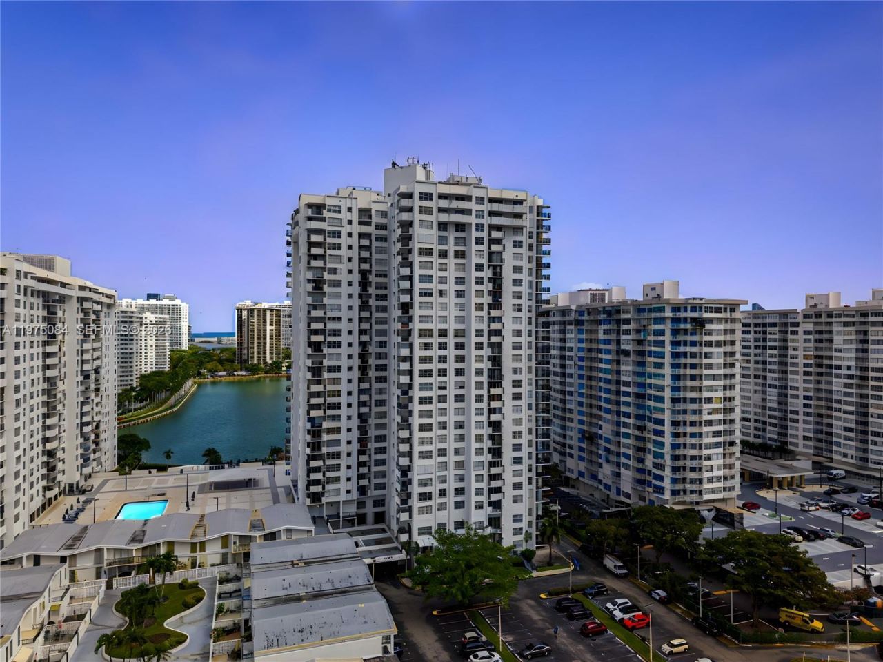 2750 NE 183rd St , Unit 2108, Aventura, FL 33160 Photo