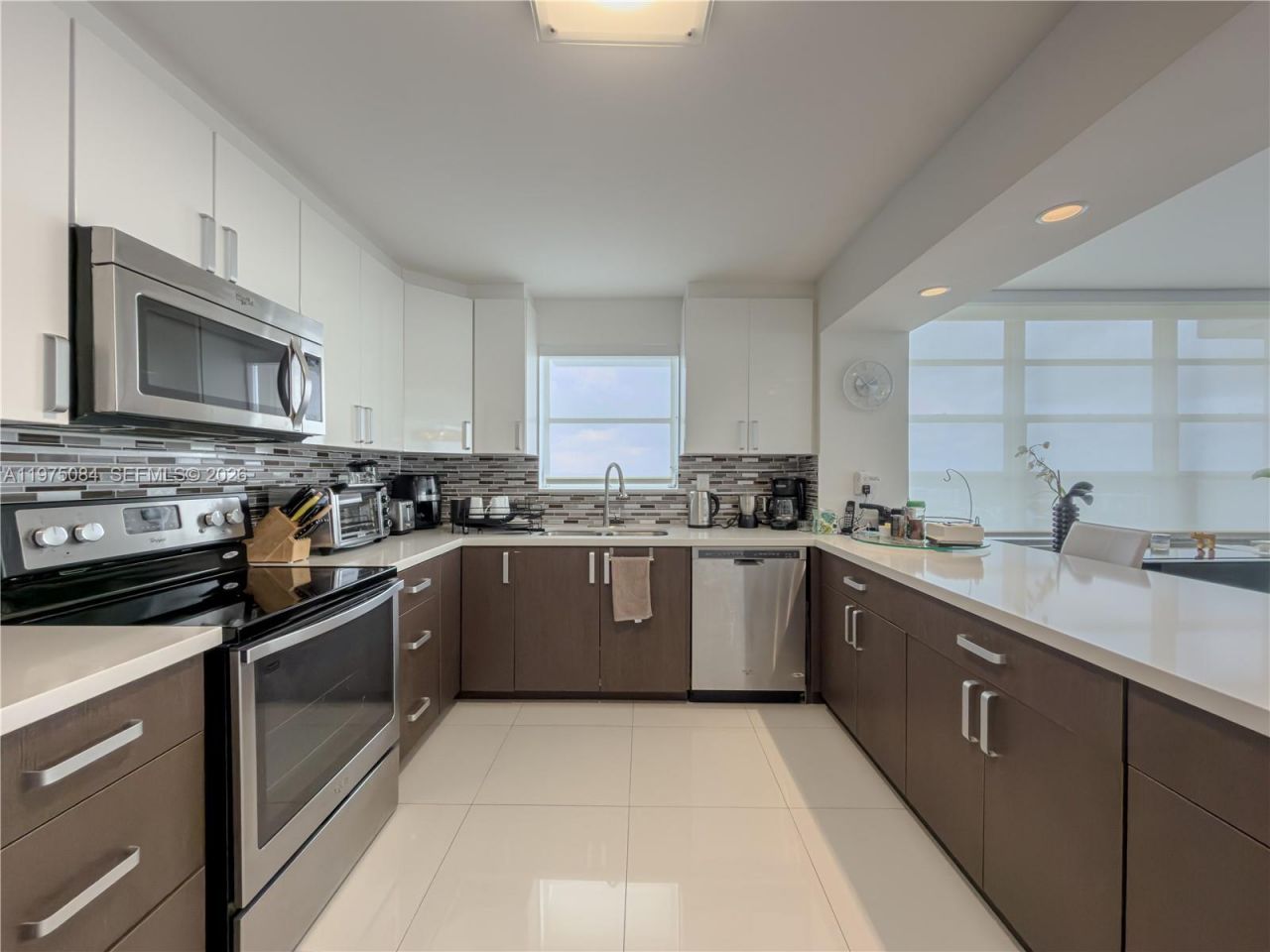 2750 NE 183rd St , Unit 2108, Aventura, FL 33160 Photo