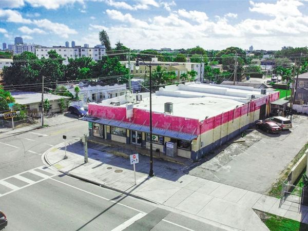 1910 SW 1st St , Miami, FL 33135