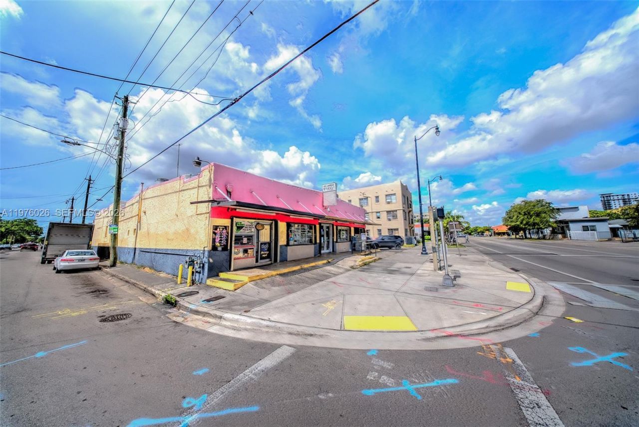 1910 SW 1st St , Miami, FL 33135 Photo