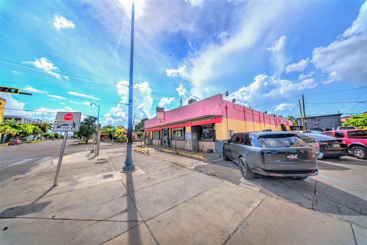 1910 SW 1st St , Miami, FL 33135 Photo