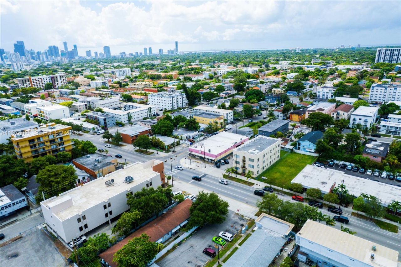 1910 SW 1st St , Miami, FL 33135 Photo