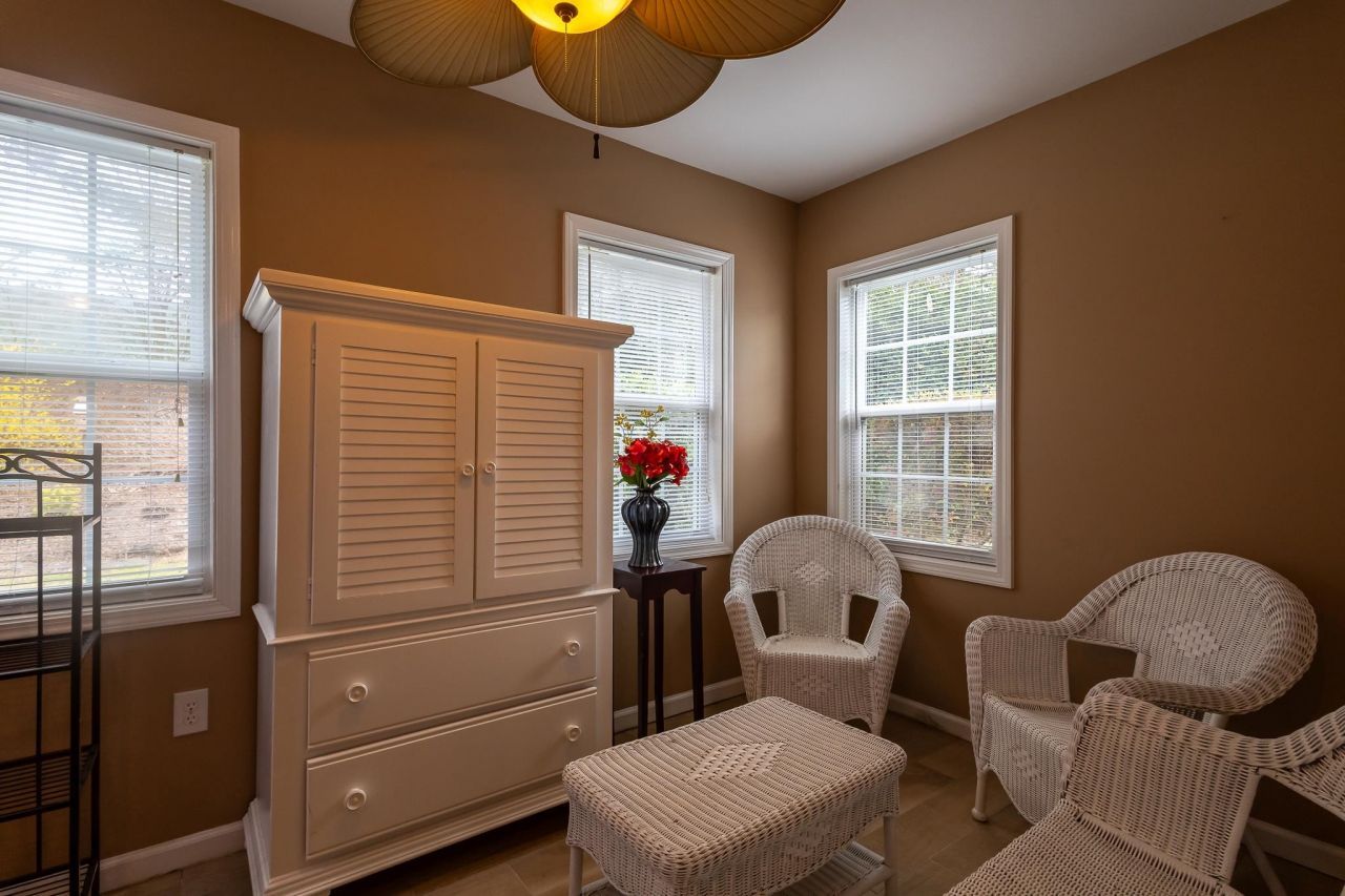 144 Wimbledon Way  Photo 10