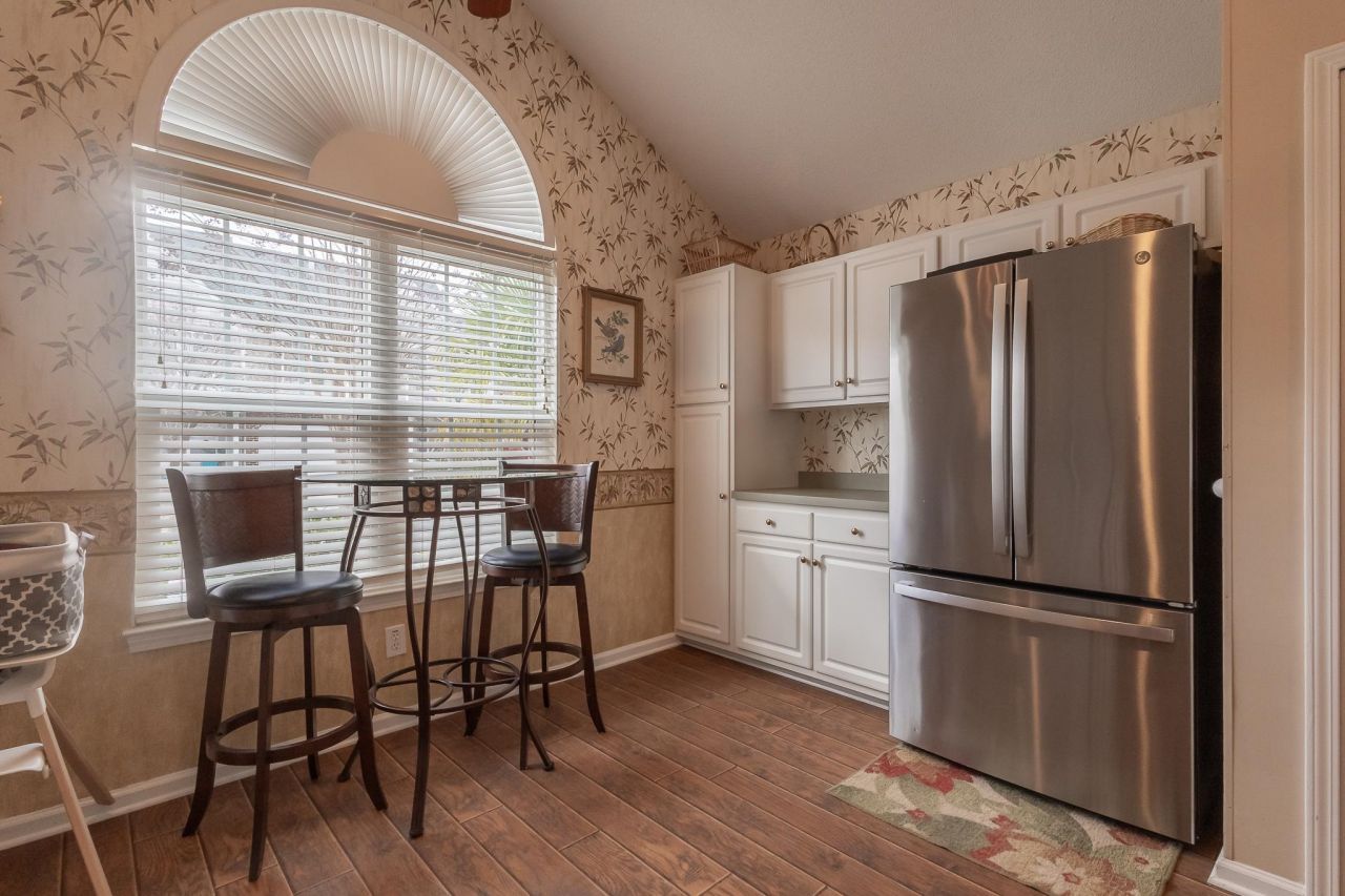 144 Wimbledon Way  Photo 11