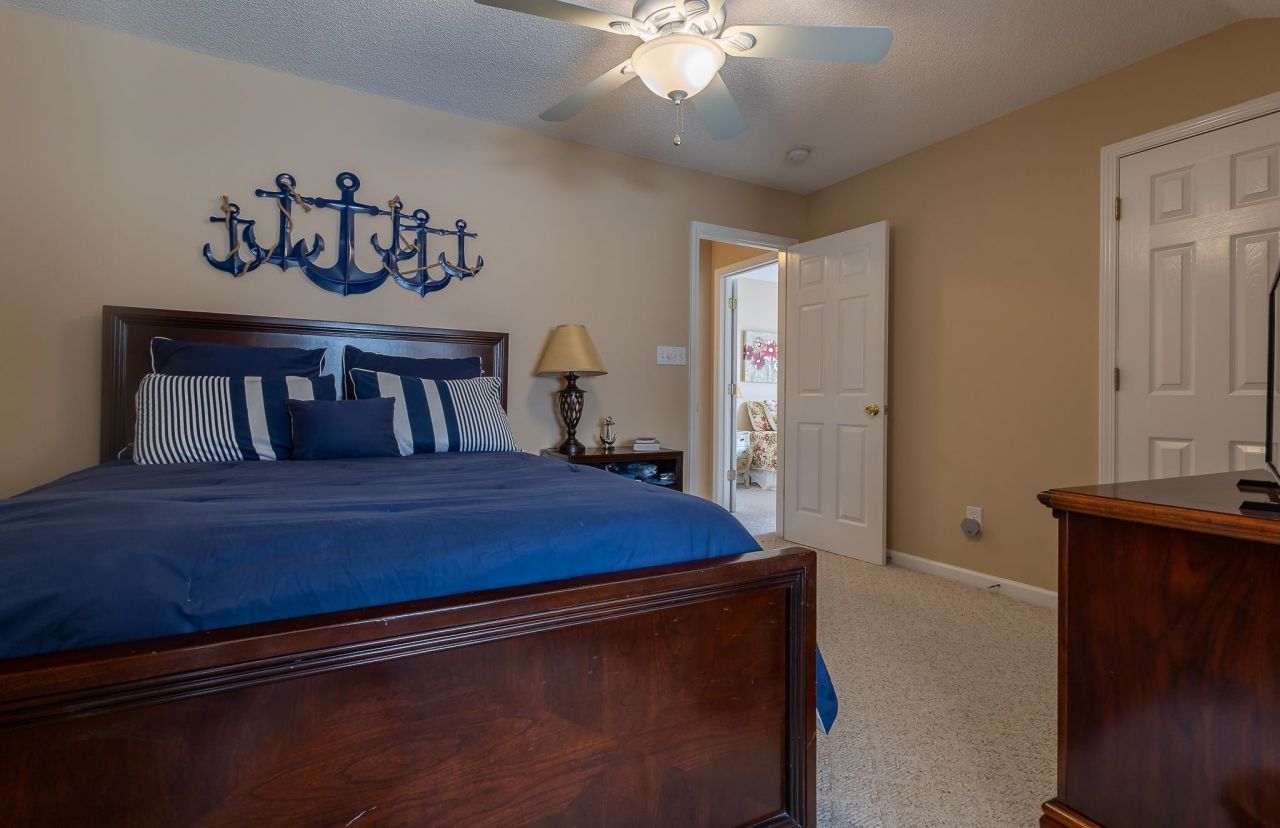 144 Wimbledon Way  Photo 23