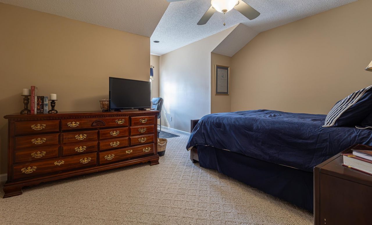 144 Wimbledon Way  Photo 24