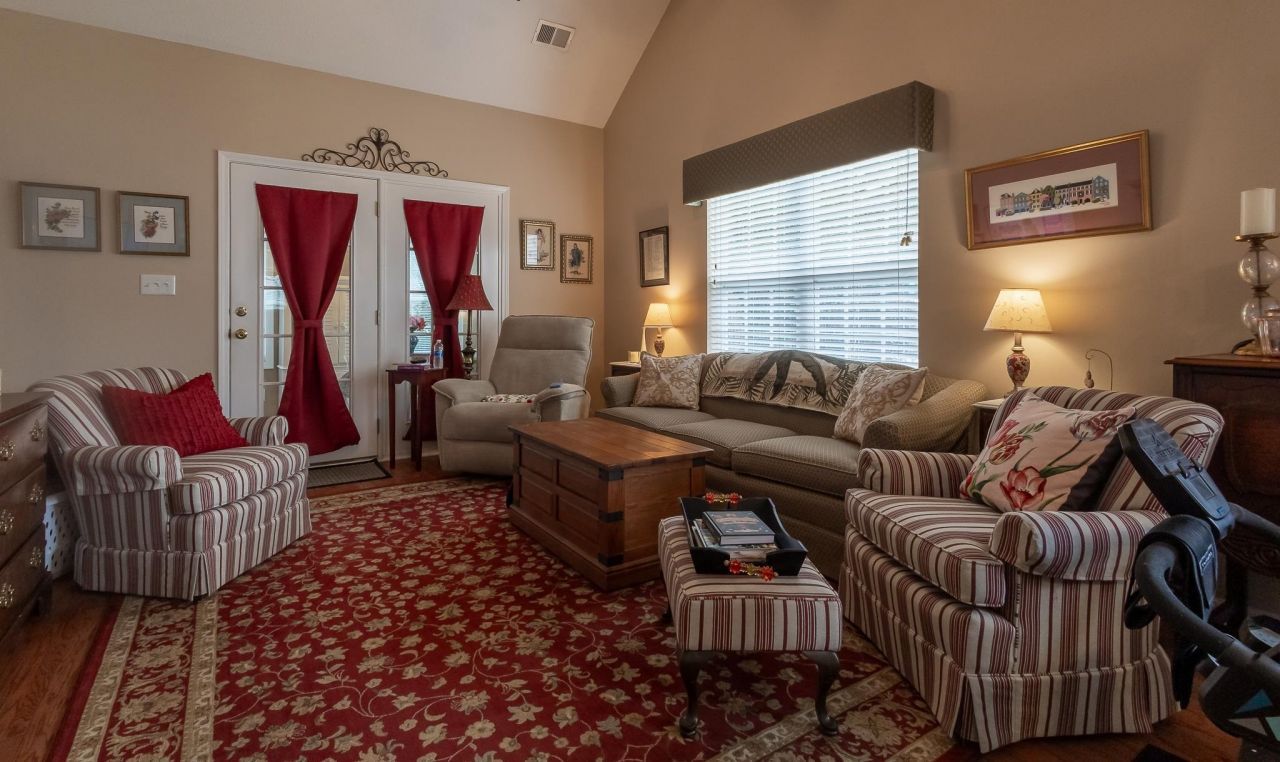 144 Wimbledon Way  Photo 9