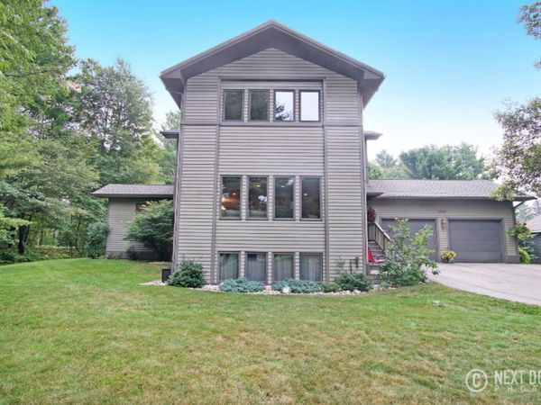 1414 N Lakeshore Drive, Ludington, MI 49431