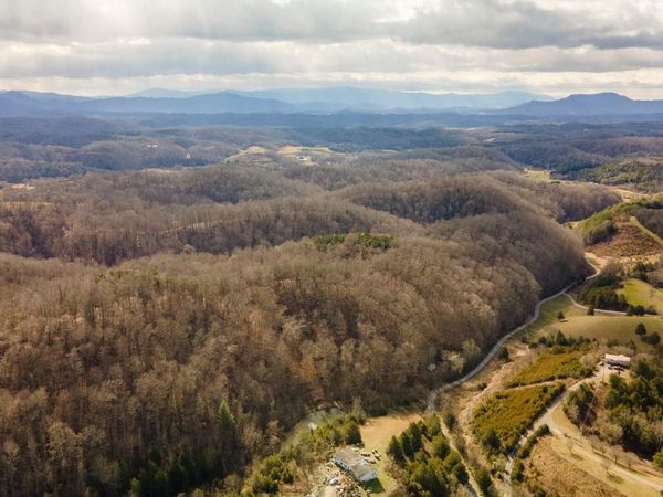 1020 Rhodes Rd, Bybee, TN 37713