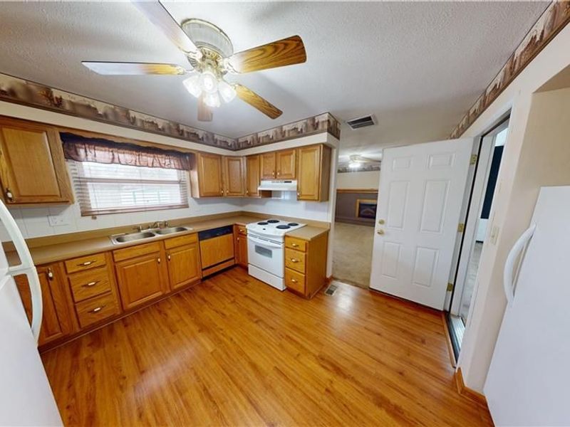 213 Porter Drive, Englewood, OH 45322 Photo 9