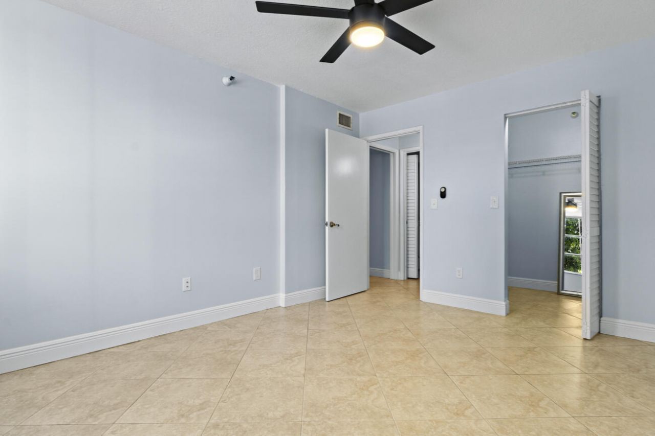 123 Yacht Club Way, Unit 207, Hypoluxo, FL 33462 Photo
