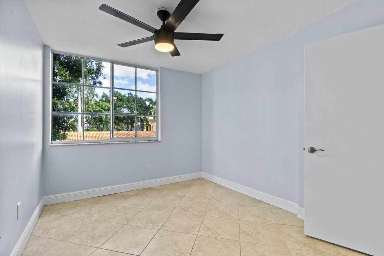 123 Yacht Club Way, Unit 207, Hypoluxo, FL 33462 Photo