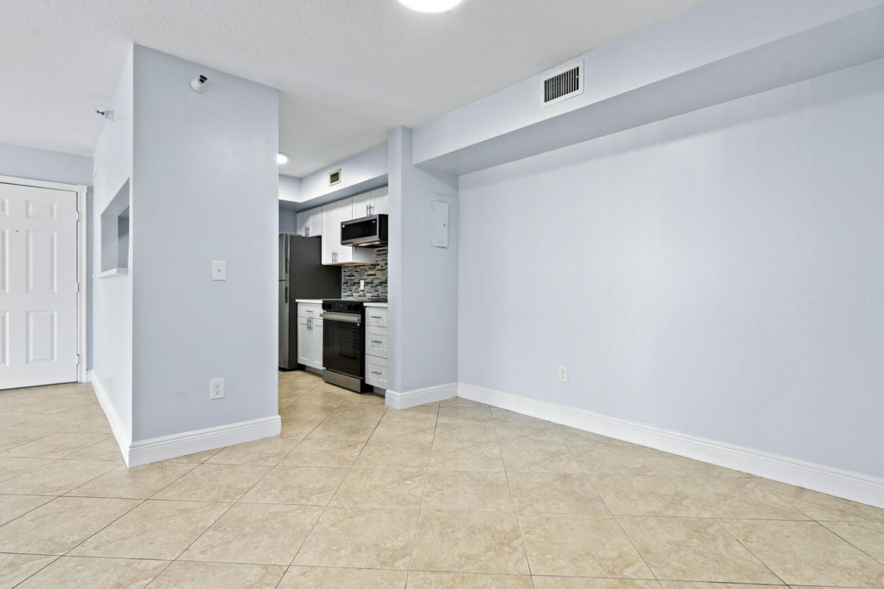 123 Yacht Club Way, Unit 207, Hypoluxo, FL 33462 Photo