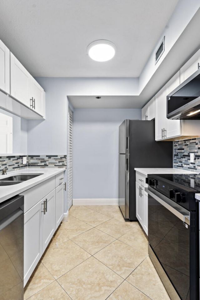 123 Yacht Club Way, Unit 207, Hypoluxo, FL 33462 Photo