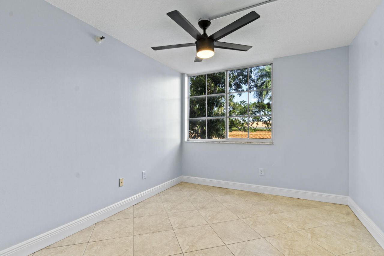 123 Yacht Club Way, Unit 207, Hypoluxo, FL 33462 Photo