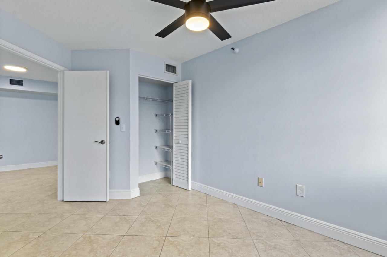 123 Yacht Club Way, Unit 207, Hypoluxo, FL 33462 Photo