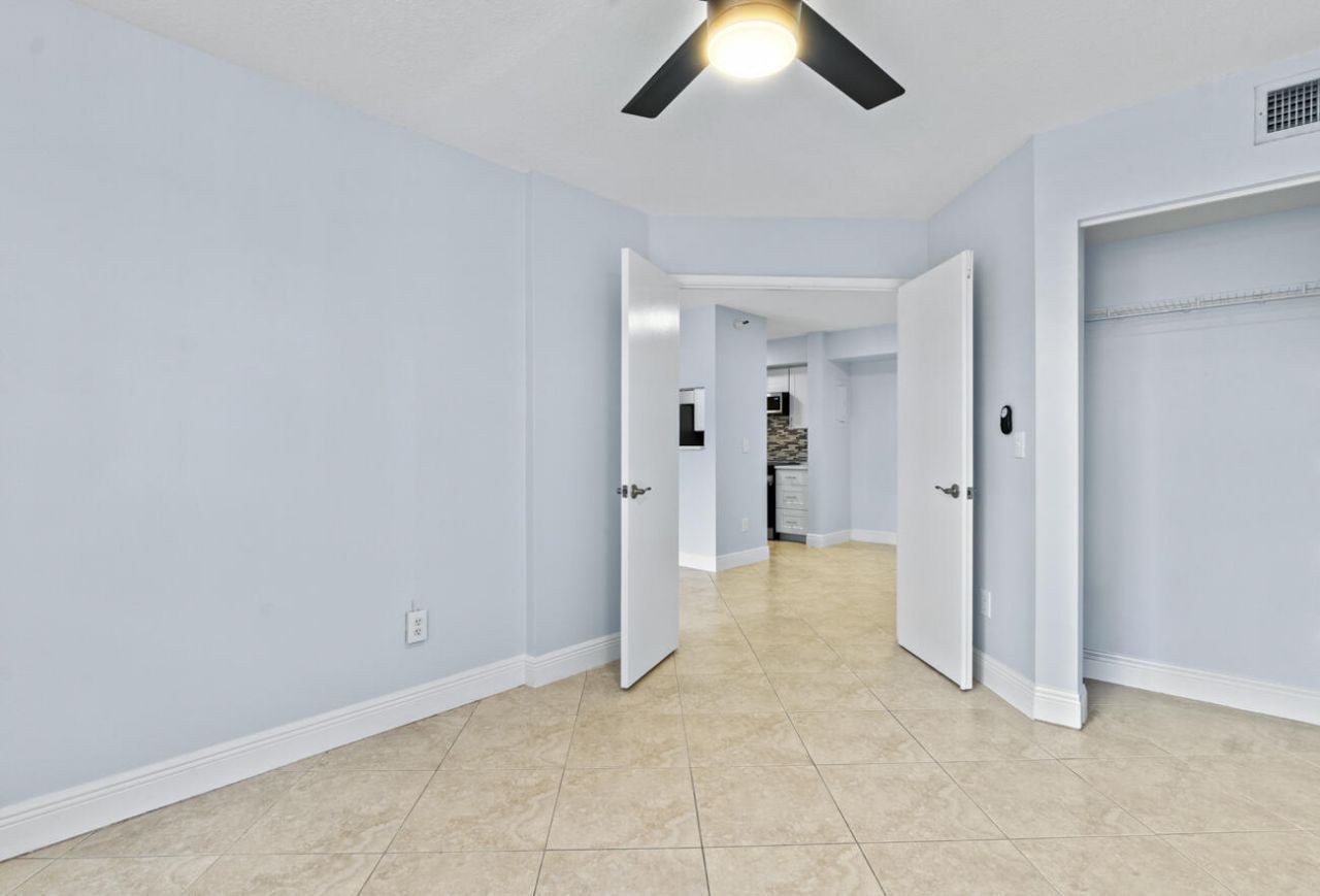 123 Yacht Club Way, Unit 207, Hypoluxo, FL 33462 Photo