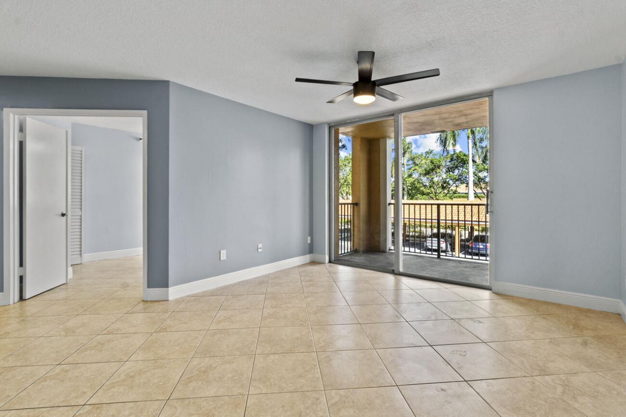123 Yacht Club Way, Unit 207, Hypoluxo, FL 33462 Photo