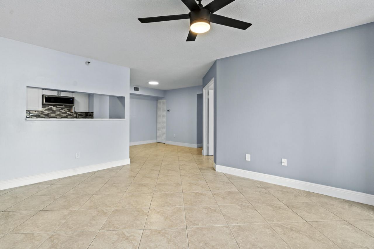 123 Yacht Club Way, Unit 207, Hypoluxo, FL 33462 Photo