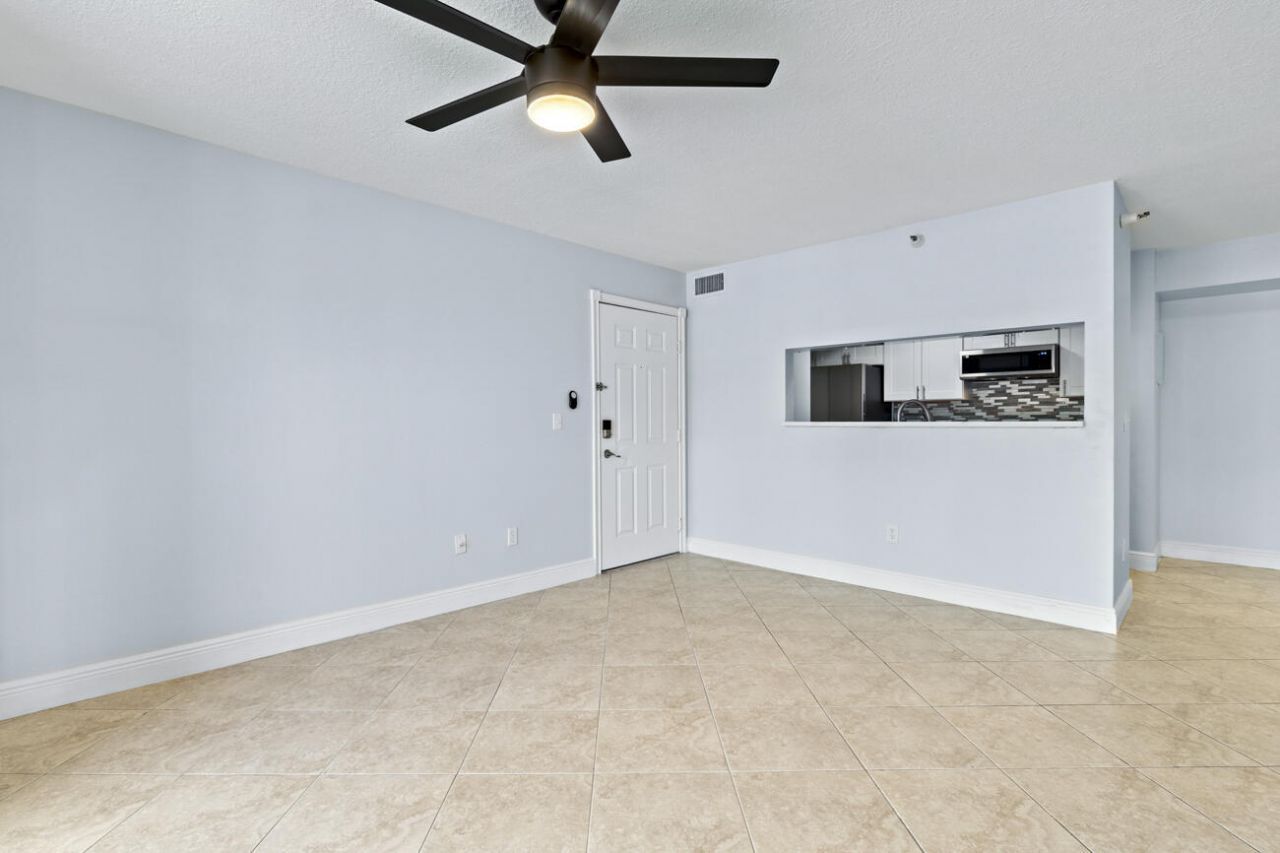 123 Yacht Club Way, Unit 207, Hypoluxo, FL 33462 Photo