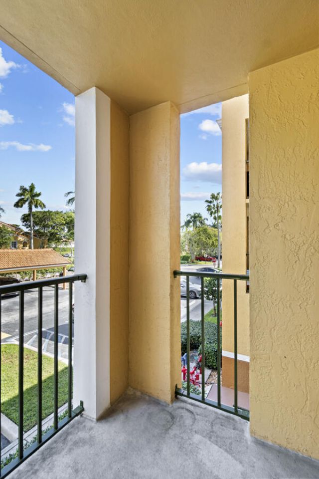 123 Yacht Club Way, Unit 207, Hypoluxo, FL 33462 Photo