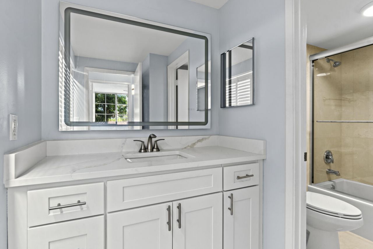 123 Yacht Club Way, Unit 207, Hypoluxo, FL 33462 Photo