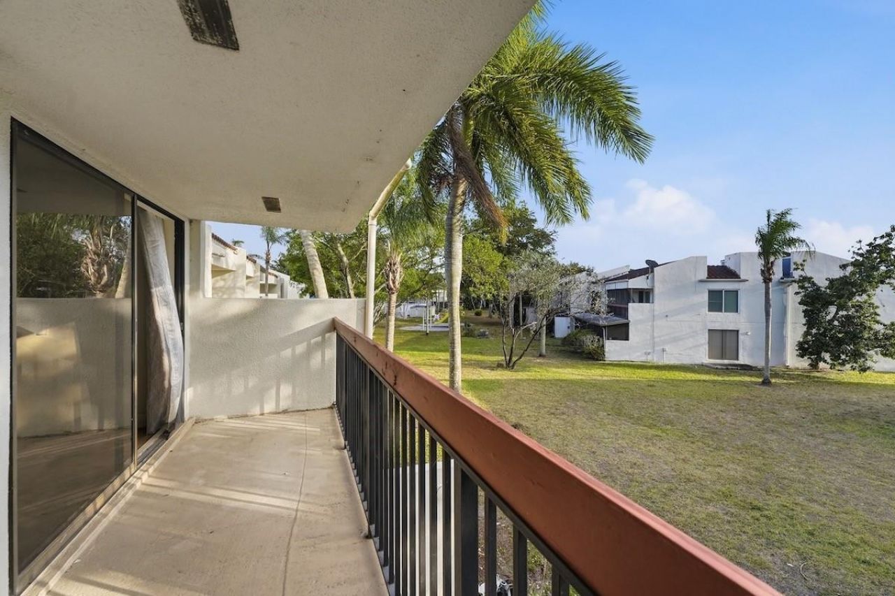 6678 Racquet Club Drive, Unit 209, Fort Lauderdale, FL 33319 Photo