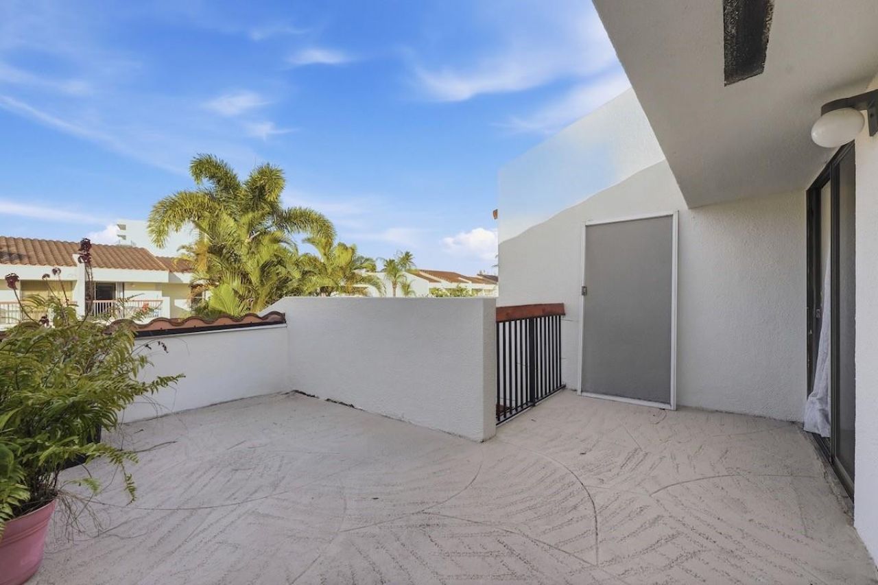 6678 Racquet Club Drive, Unit 209, Fort Lauderdale, FL 33319 Photo