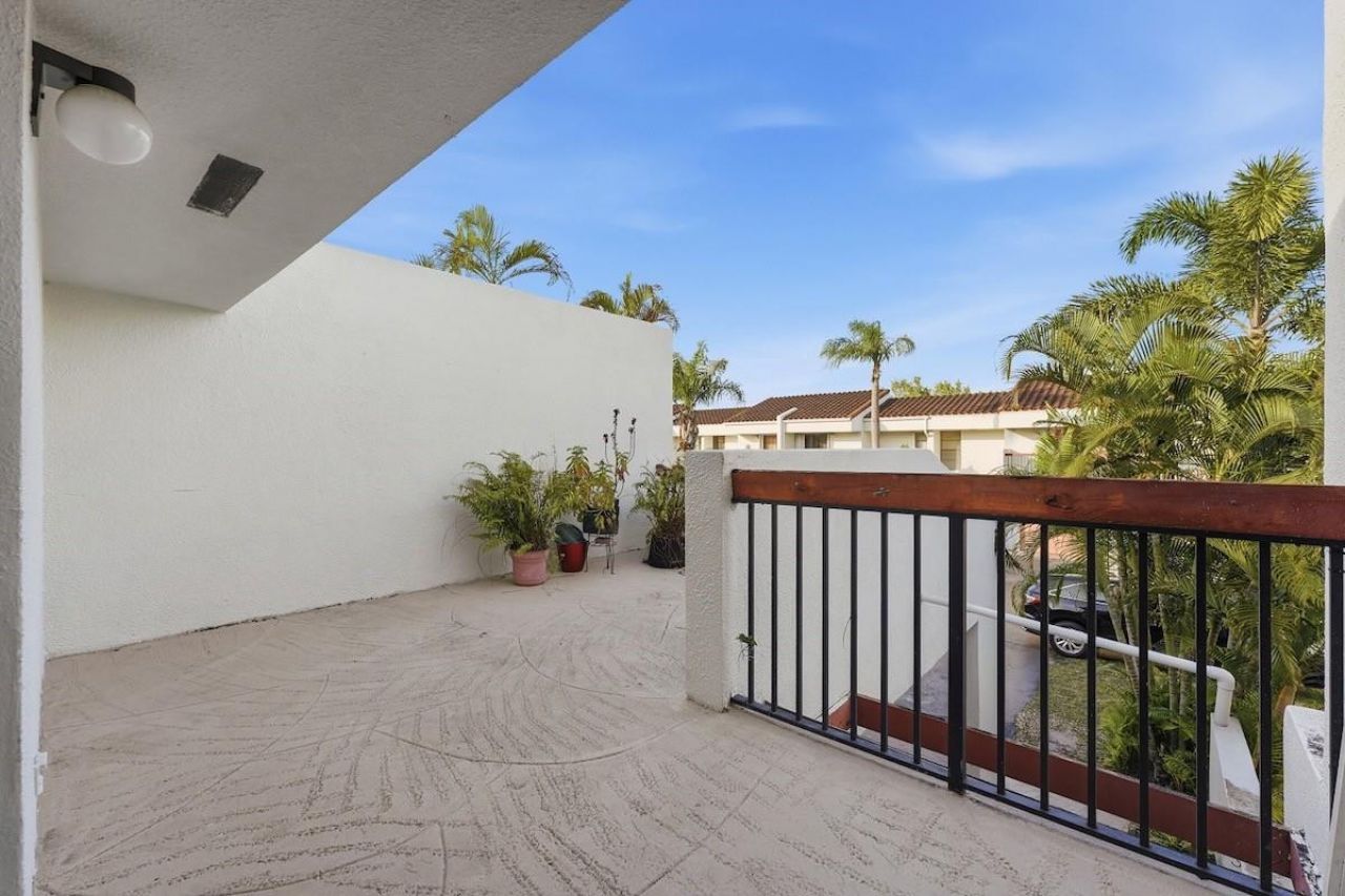 6678 Racquet Club Drive, Unit 209, Fort Lauderdale, FL 33319 Photo