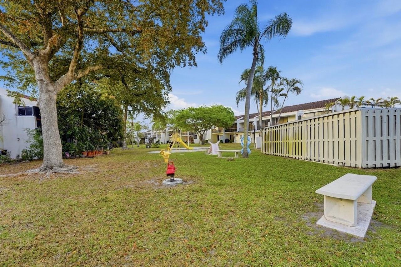 6678 Racquet Club Drive, Unit 209, Fort Lauderdale, FL 33319 Photo