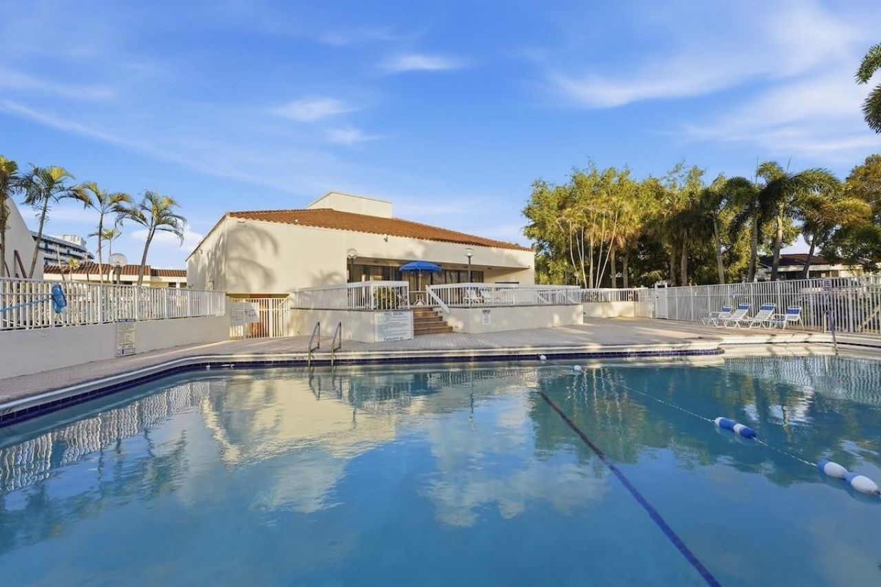 6678 Racquet Club Drive, Unit 209, Fort Lauderdale, FL 33319 Photo