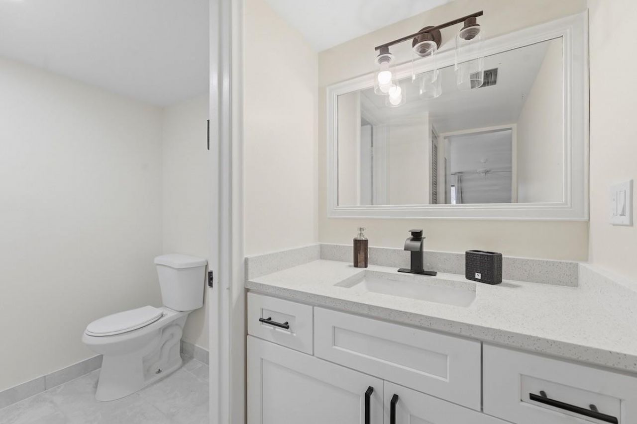 6678 Racquet Club Drive, Unit 209, Fort Lauderdale, FL 33319 Photo